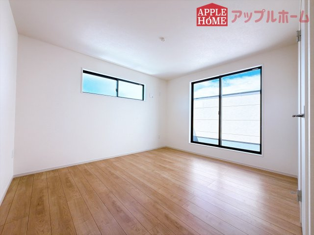 [新築住宅] 鶴ヶ島市鶴ヶ丘 8期 全1棟の洋室|２階居室は全室収納あり！たっぷりある収納活用でお部屋もキレイを保てます♪