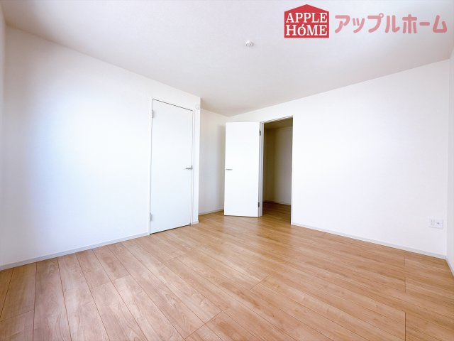 [新築住宅] 鶴ヶ島市鶴ヶ丘 8期 全1棟の洋室|２階居室は全室収納あり！たっぷりある収納活用でお部屋もキレイを保てます♪