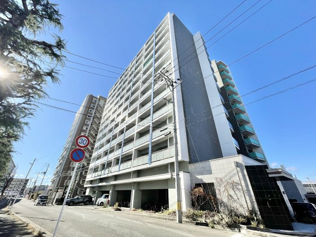 ディークレスト太子堂駅前Eastの外観