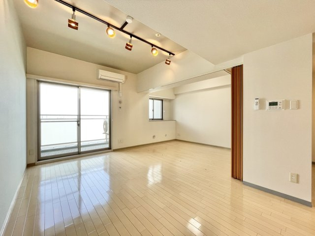 ディークレスト太子堂駅前Eastの居間・リビング