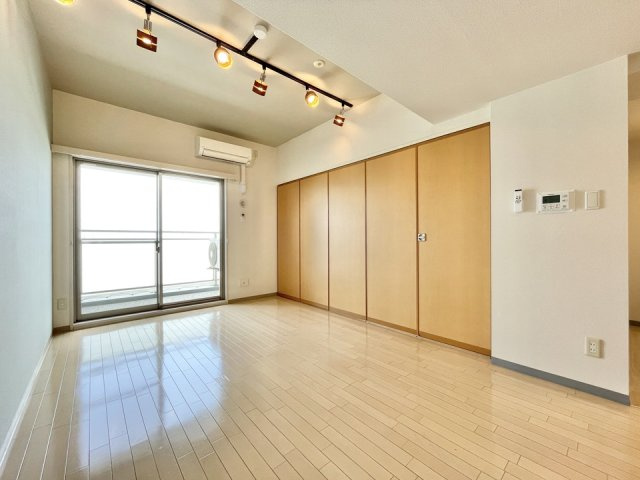 ディークレスト太子堂駅前Eastの居間・リビング