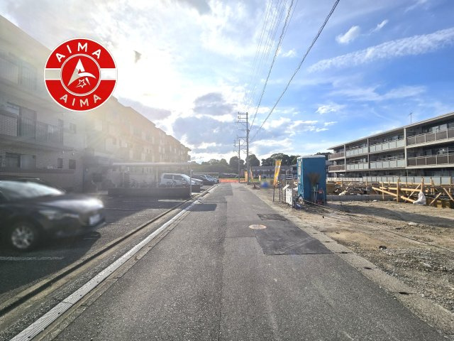 太宰府市吉松2丁目第4-5棟（1号棟）の外観|前面道路含む現地の写真です。