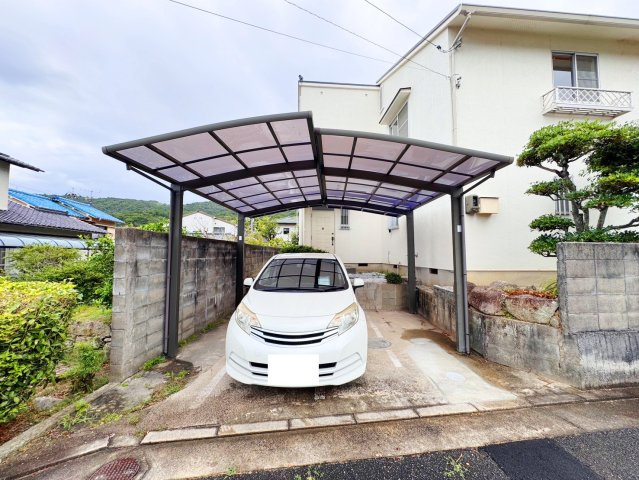 西貸家の駐車場
