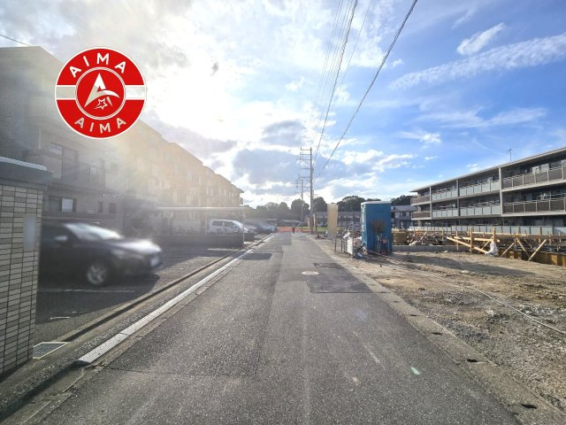 太宰府市吉松2丁目第4-5棟（2号棟）の外観|前面道路含む現地の写真です。