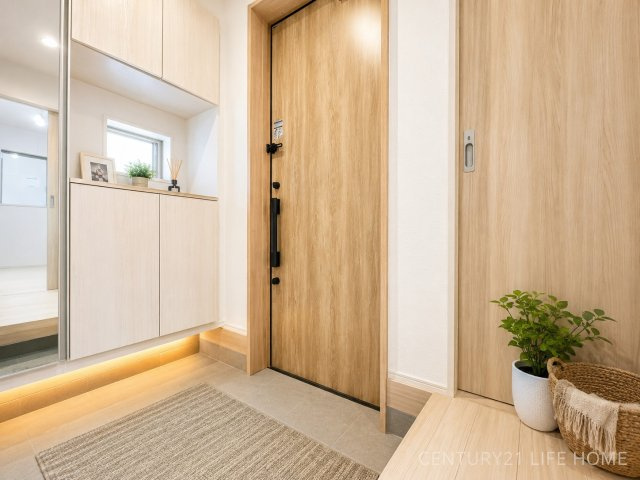 【玄関】 | 東急田園都市線「市が尾」中古戸建 | 落ち着いた玄関です