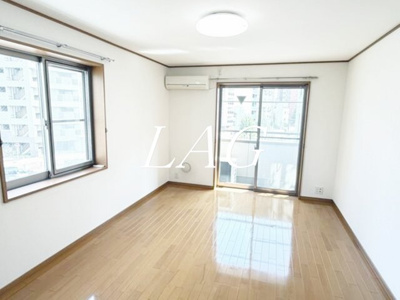 【居間・リビング】 | サザンヒルズ | 洋室のお部屋です。