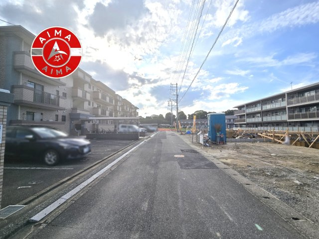 太宰府市吉松2丁目第4-5棟（5号棟）の外観|前面道路含む現地の写真です。