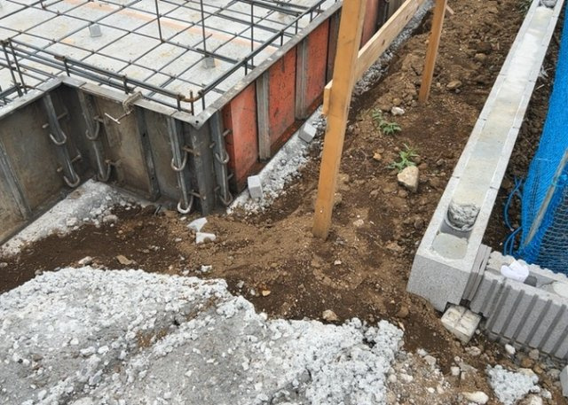 【設備】 | 敷地内には、散水栓や立水栓があります。水道水を直接利用できるため、水を運ぶ手間を省くことが出来ます。大量の水を必要とする洗車作業や清掃などに役立ちます。その他設備とあわせて、現地でご確認ください。