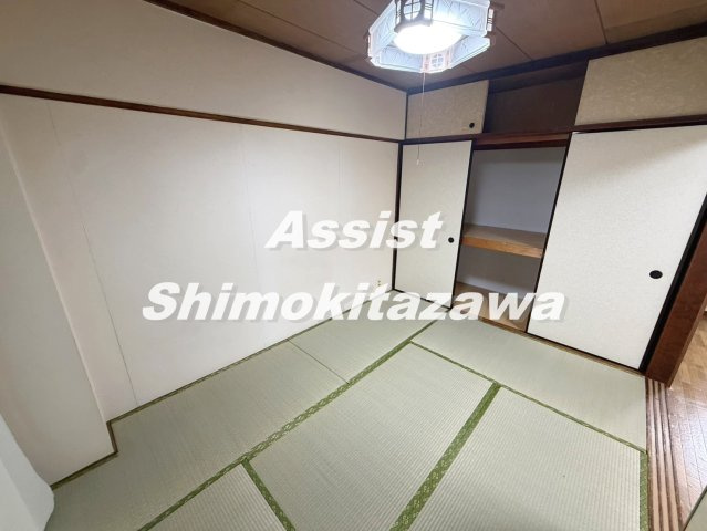 三益ビルの寝室