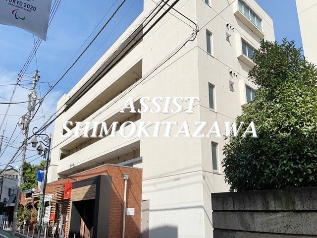 三益ビルのエントランス