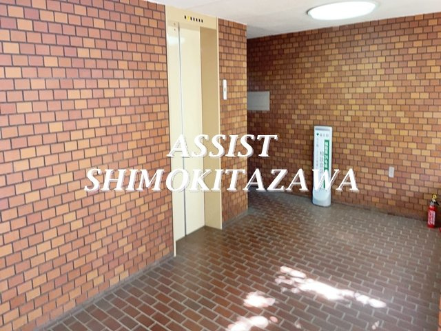 三益ビルのロビー