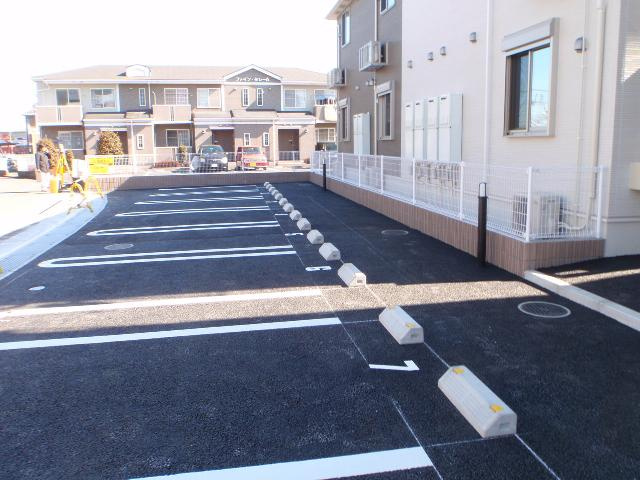 カーサフィオーレBの駐車場