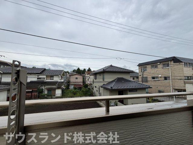 八王子市台町３丁目の展望|2階からの見晴らしの良い開放的な眺望です！周辺は背の高い建物が少なく、広い空を見渡すことができます。日々の忙しさを忘れてホッと一息つける景色が広がり、気持ちの良い風が通り抜け心もリフレッシュします☆