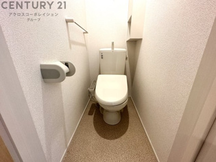 温水洗浄便座付きのトイレです♪