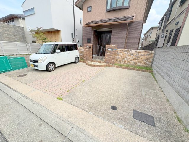 野上３丁目戸建ての駐車場|カースペースがあります