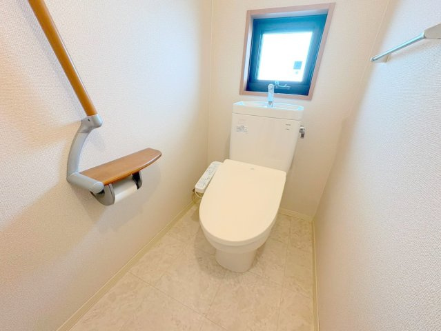 野上３丁目戸建てのトイレ|落ち着いたトイレです