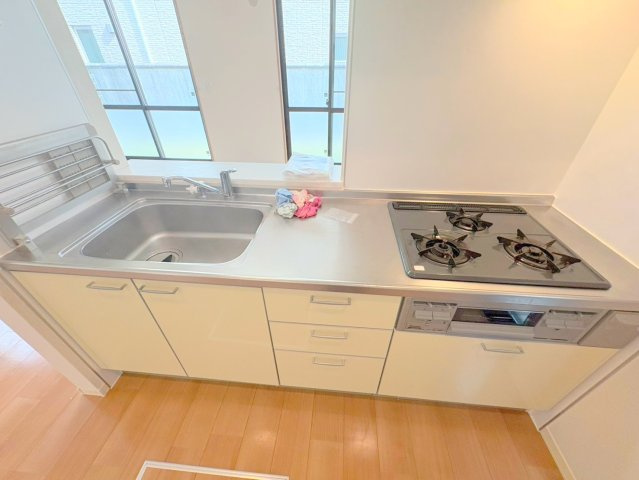 野上３丁目戸建てのキッチン|コンパクトなキッチンで掃除もラクラク