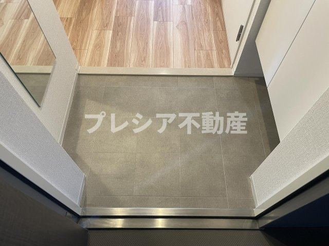 セレニテ甲子園プリエの玄関