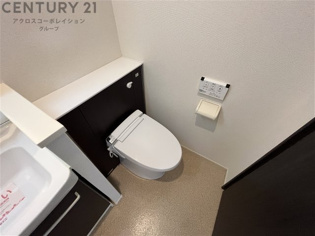 温水洗浄便座付きのトイレです♪