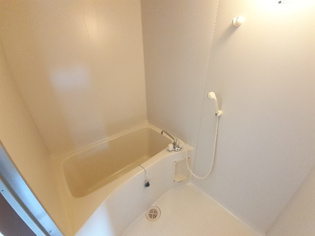 シンプルで使いやすい浴室です！