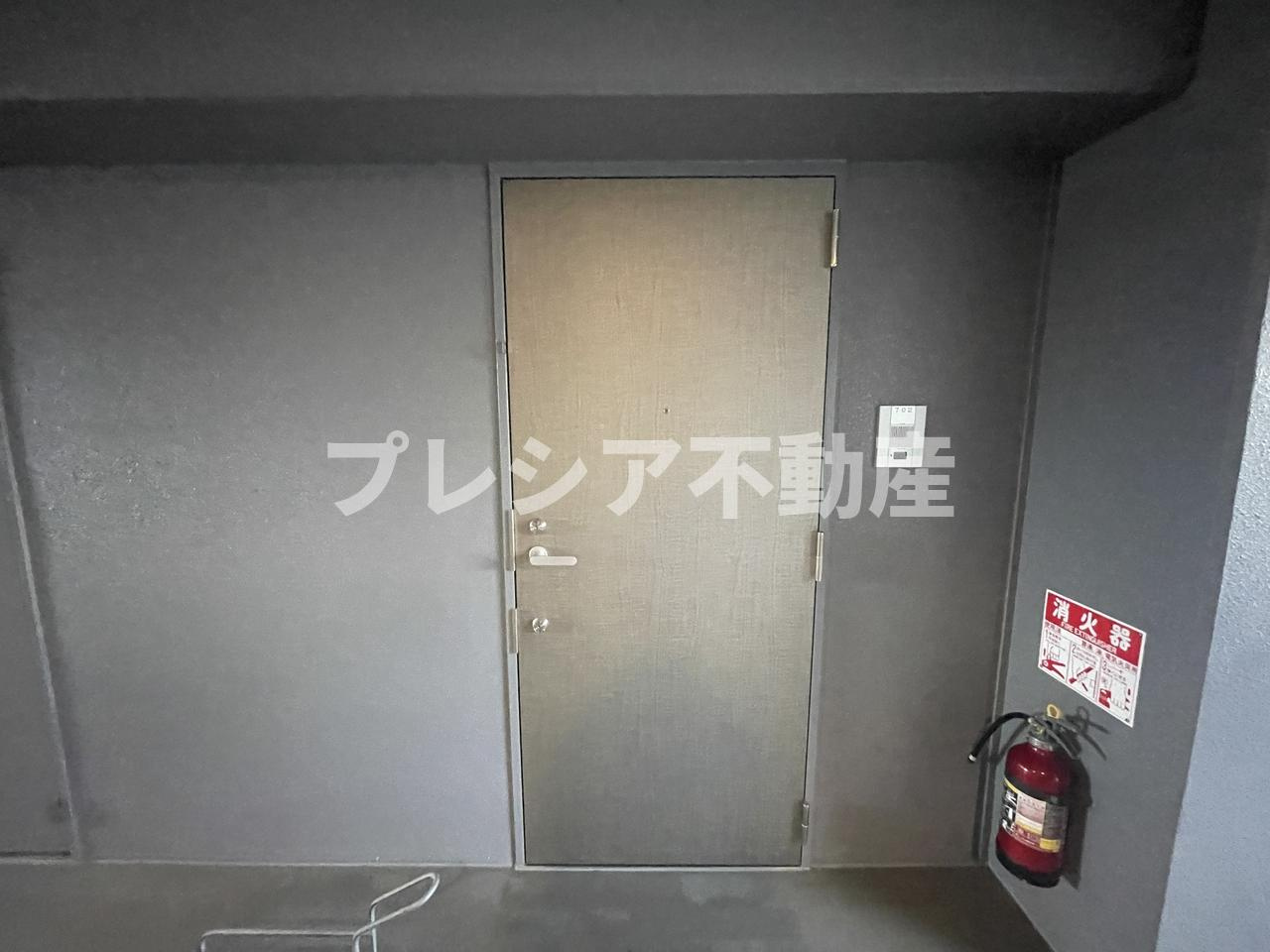 セレニテ甲子園プリエの玄関
