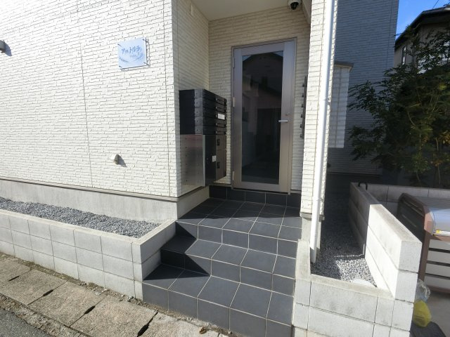 【エントランス】 | アットリラ稲毛海岸　A