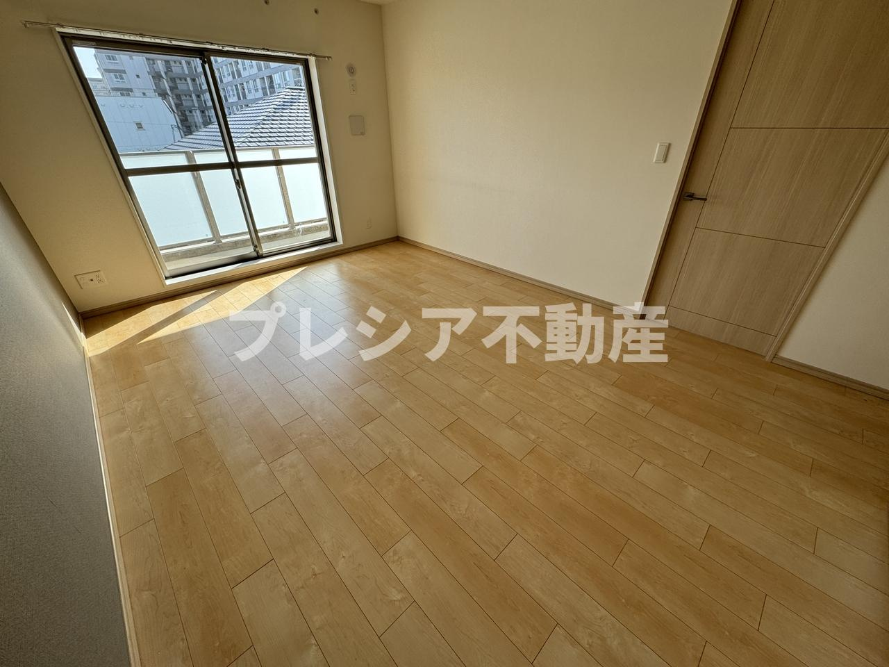 レジェンダリー甲子園浦風町の居間・リビング