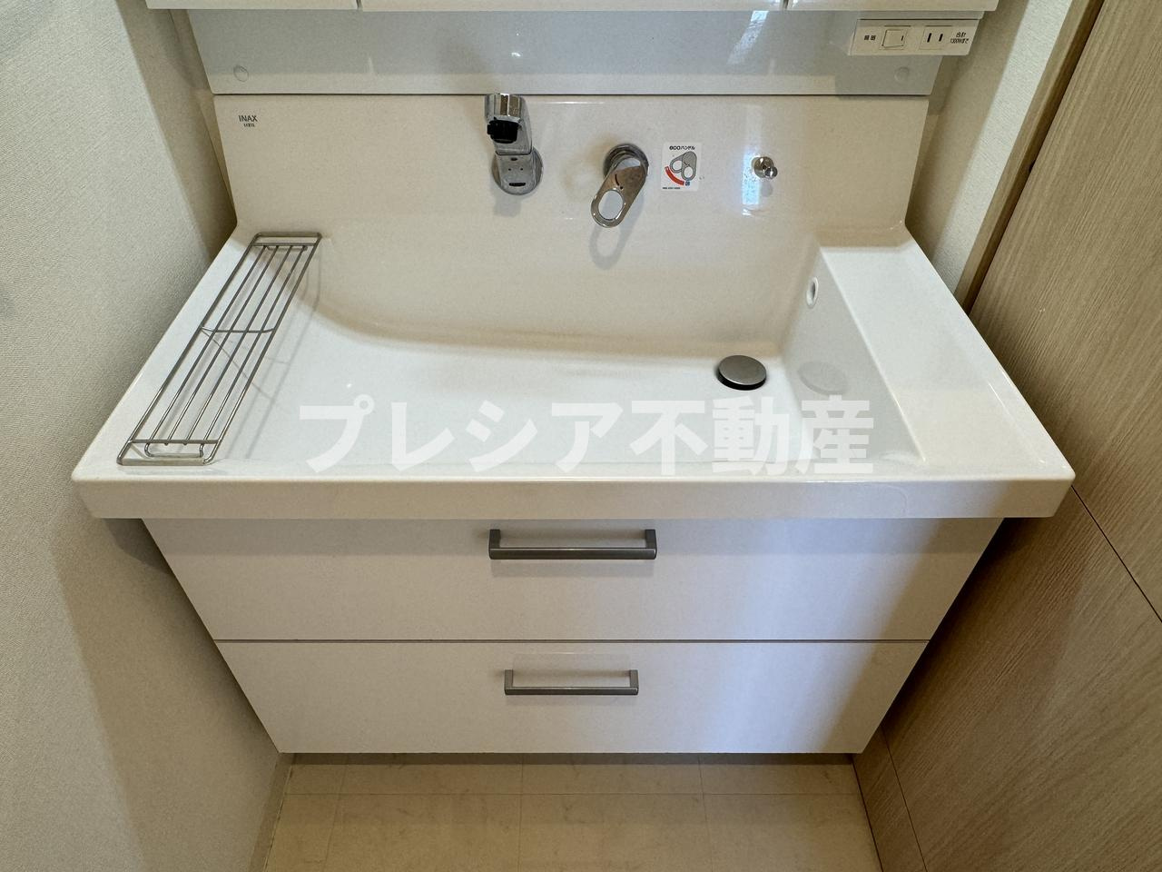 レジェンダリー甲子園浦風町の独立洗面台