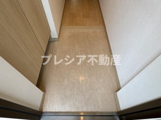 レジェンダリー甲子園浦風町の玄関