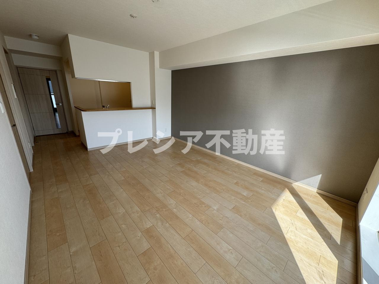 レジェンダリー甲子園浦風町の居間・リビング