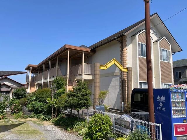 八王子市下恩方町のアパートのエントランス