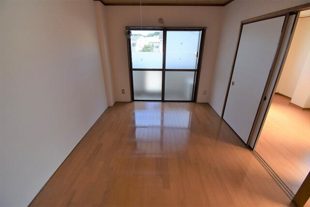 川崎市多摩区菅２丁目の賃貸マンションの居間・リビング