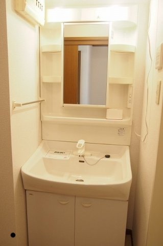 エトワール・ＡＩ　Ａの洗面所|忙しい朝には欠かせない洗面所です