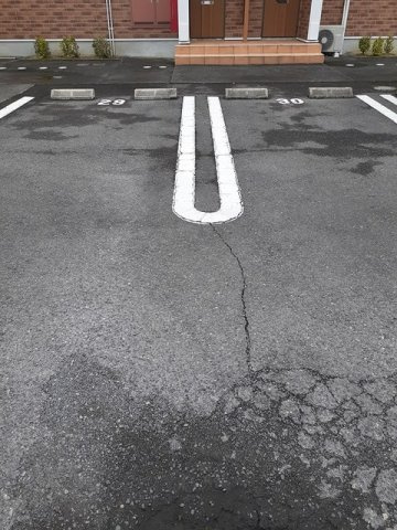 アクティ北鴨　Ｃの駐車場|車をお持ちの方に嬉しい駐車場付きの物件です