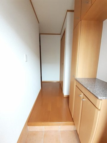 アクティ北鴨　Ｃの玄関|収納もある玄関です