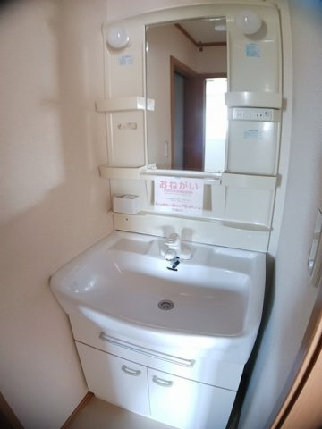 アクティ北鴨ⅡＢの洗面所|明るい洗面所です