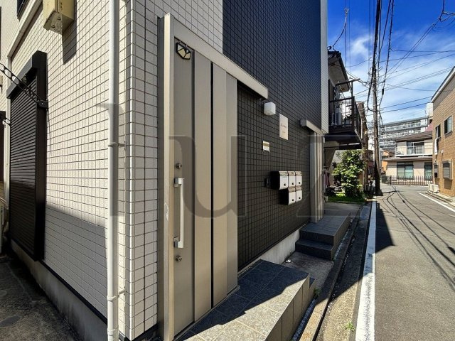 メイプル横濱蒔田ⅠⅠのエントランス