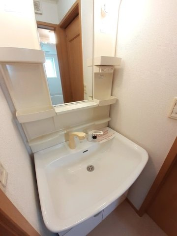 コズミック　Ｂの洗面所|スペースが確保できる洗面所です