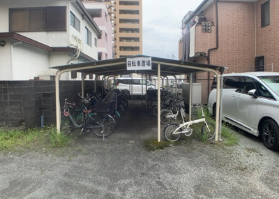 【駐輪場】 | 朝日本厚木マンション | マンションの駐輪場は、事前に空きがあるか確認を取ると安心です。せっかく入居したのに駐輪スペースがない！なんてことになったら大変ですよね。そこで、内見時や購入前にはまず事前に確認しておくと良いでしょう。