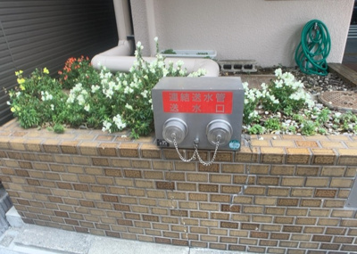 【庭】 | 朝日本厚木マンション | 物件によっては、入居者が個人的に使用できる専用庭がついているものもあります。また、住宅の中にある土間の部分を庭と呼ぶこともあります。庭の用途は住む人によって変わり、それによってデザインもさまざまです。