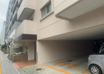 【構造・工法・仕様】 | 朝日本厚木マンション | ＲＣ造、Reinforced Concreteは直訳すると補強されたコンクリートです。主に柱や梁・床・壁が鉄筋とコンクリートで構成おり、鉄筋を組んだ型枠にコンクリートを流し込んで固めたものを指します。