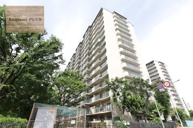 京橋グリーンハイツ二号棟の外観