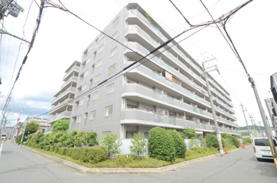 【外観】 | ペルル京都南高倉通 | 京都の玄関口「京都」駅が徒歩8分
総戸数100戸の大型分譲マンションです。