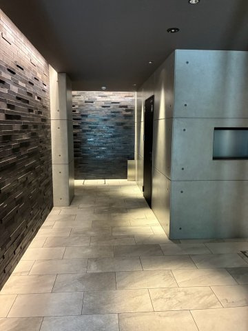 S-RESIDENCE東日暮里のエントランス