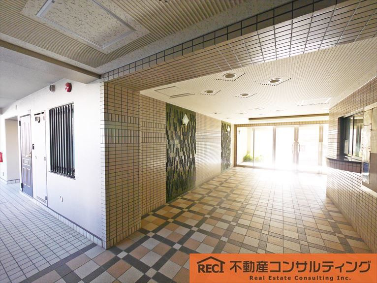 エンゼルハイム本山のエントランス