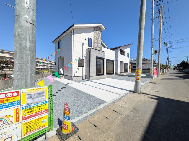 水戸市見川　3期　新築戸建て　1号棟の前面道路含む現地写真|陽当たりや敷地の広さをご確認できます！
本日のご見学も可能です♪
お気軽にお電話またはお問い合わせください。