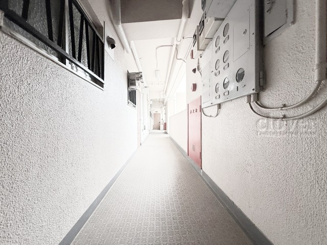 【その他共用部分】 | 原宿第2コーポ | 共用廊下です。ここもきれいに清掃されています。周囲のお部屋の様子も、ぜひ伺ってみてください。～即日のご見学可能～　お問合せはお気軽にどうぞ。