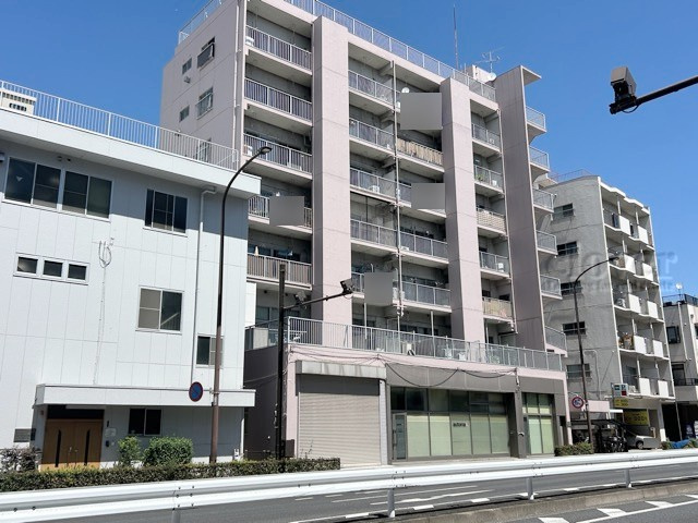 【現況写真】 | サンモール志村坂上 | 前面道路と外観の様子です。～即日のご見学可能～　お問合せはお気軽にどうぞ。
