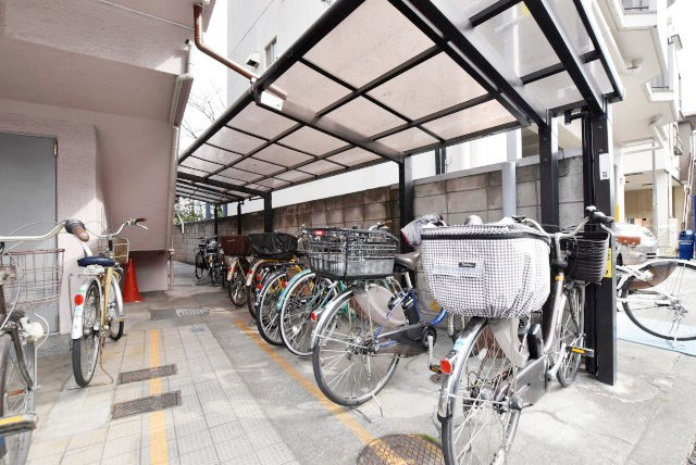 【駐輪場】 | サンモール志村坂上 | 自転車置き場。マンションの共用部にあたります。空きの有無や駐輪料金、各戸の台数制限などについては、改めてお問い合わせください。～即日のご見学可能～　お問合せはお気軽にどうぞ。
