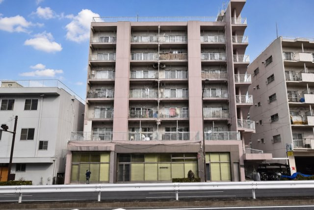 【外観】 | サンモール志村坂上 | 手入れの行き届いた外壁やエントランスなど、「見ればわかる」レベルで清潔感を保ったマンションです。築年数を感じさせない姿で皆様をお出迎えします。～即日のご見学可能～　お問合せはお気軽にどうぞ。